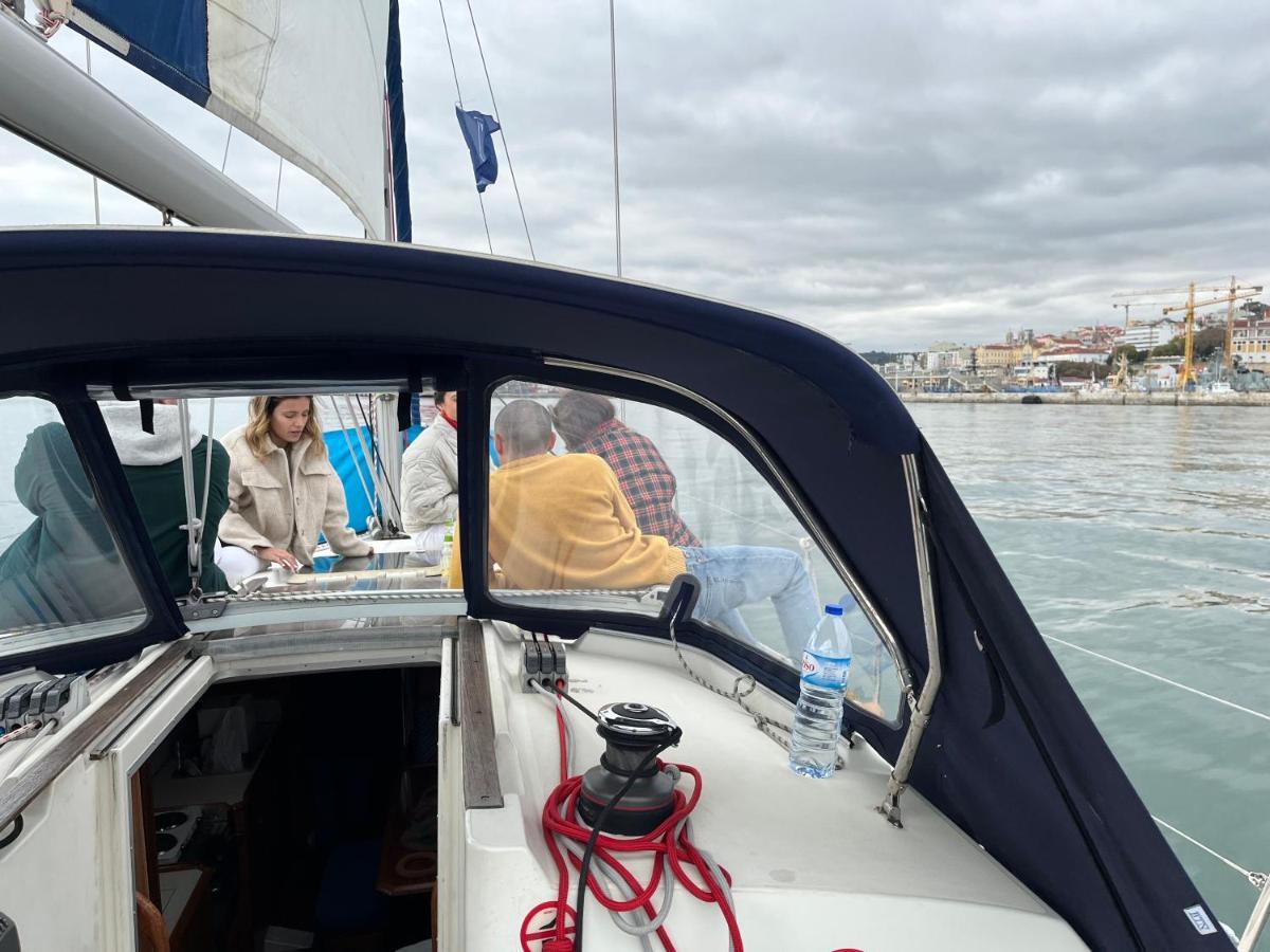 Stay In A Boat - Lisboa ภายนอก รูปภาพ