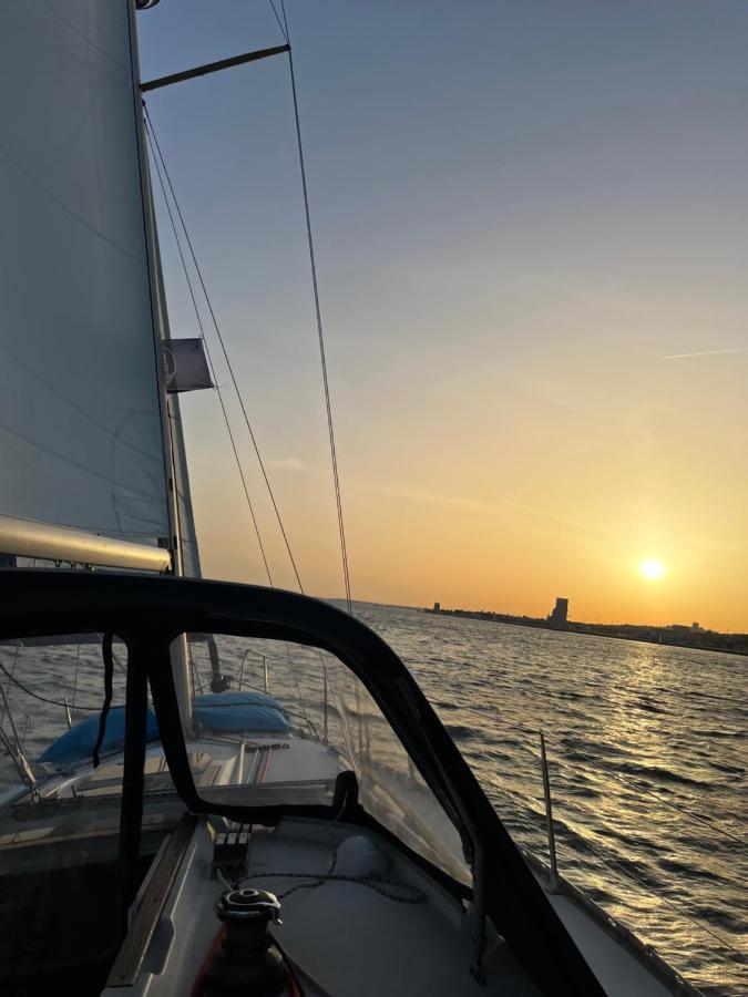 Stay In A Boat - Lisboa ภายนอก รูปภาพ