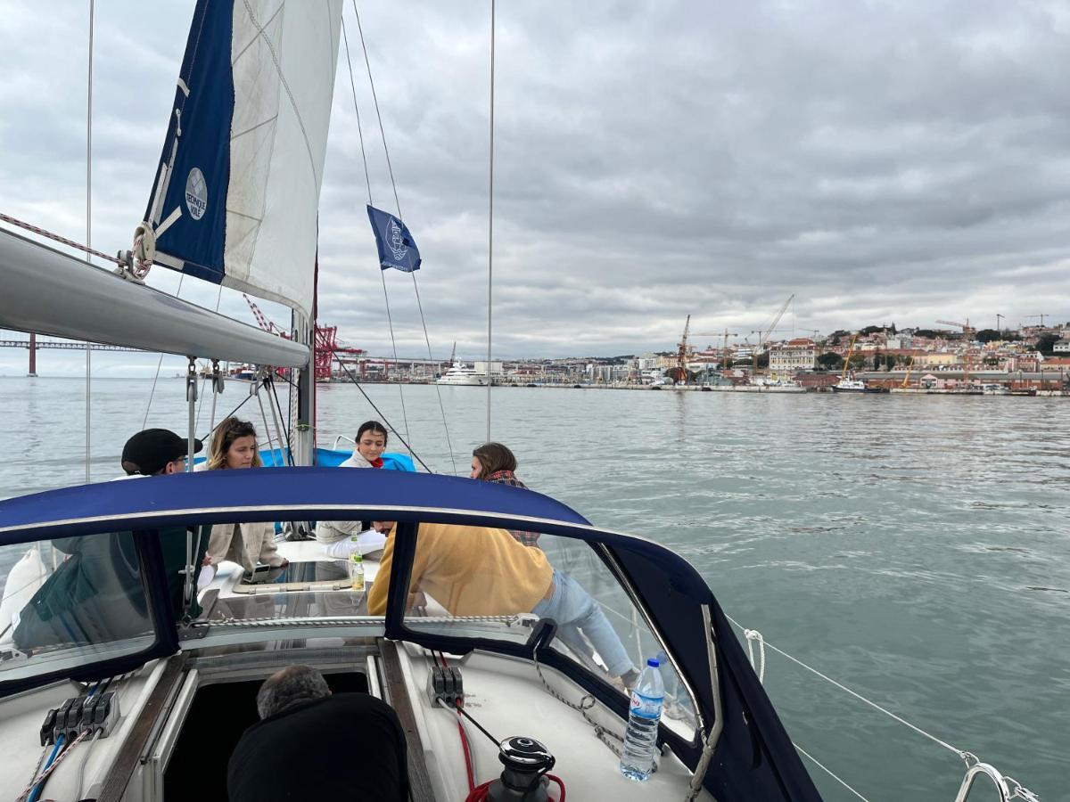 Stay In A Boat - Lisboa ภายนอก รูปภาพ