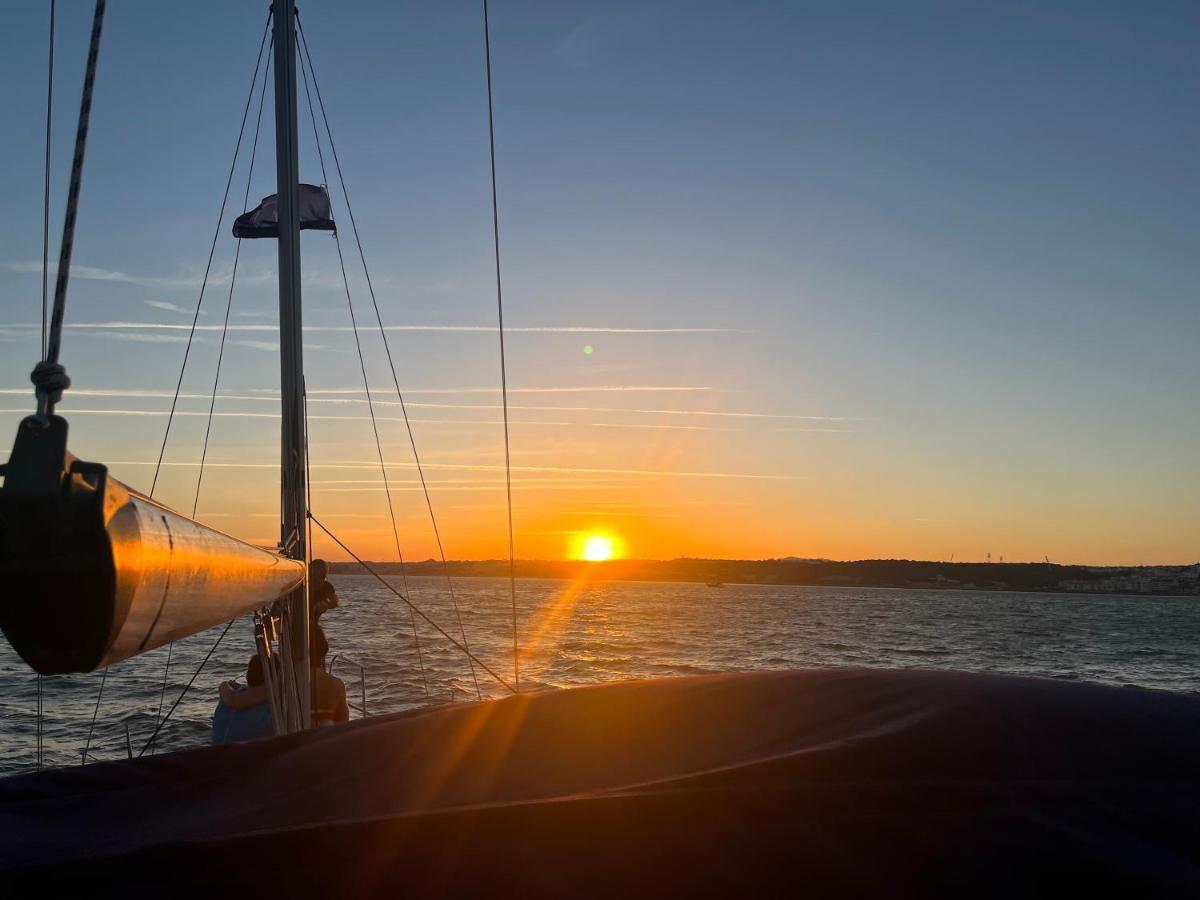 Stay In A Boat - Lisboa ภายนอก รูปภาพ