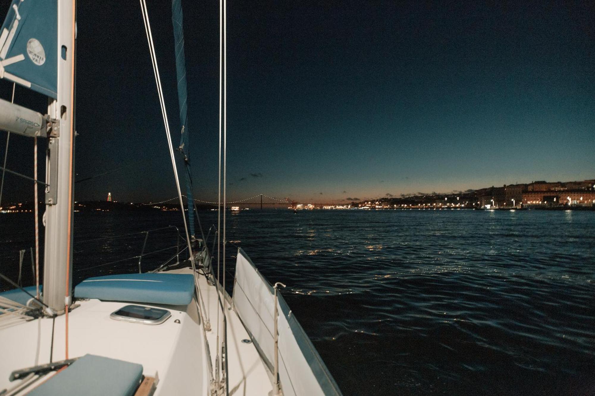 Stay In A Boat - Lisboa ภายนอก รูปภาพ